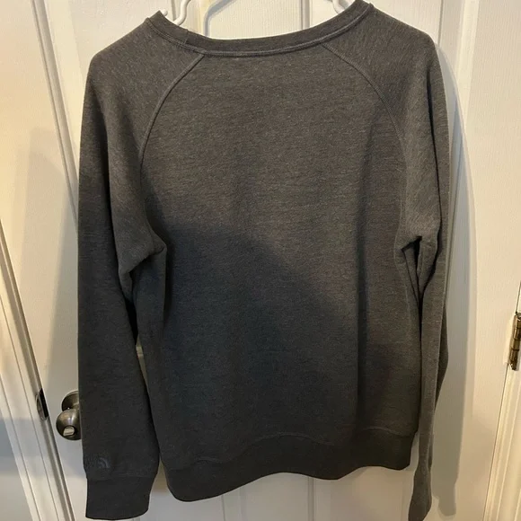The North Face Gray Women’s Crewneck Sweatshirt NWOT - Picture 4 of 5
